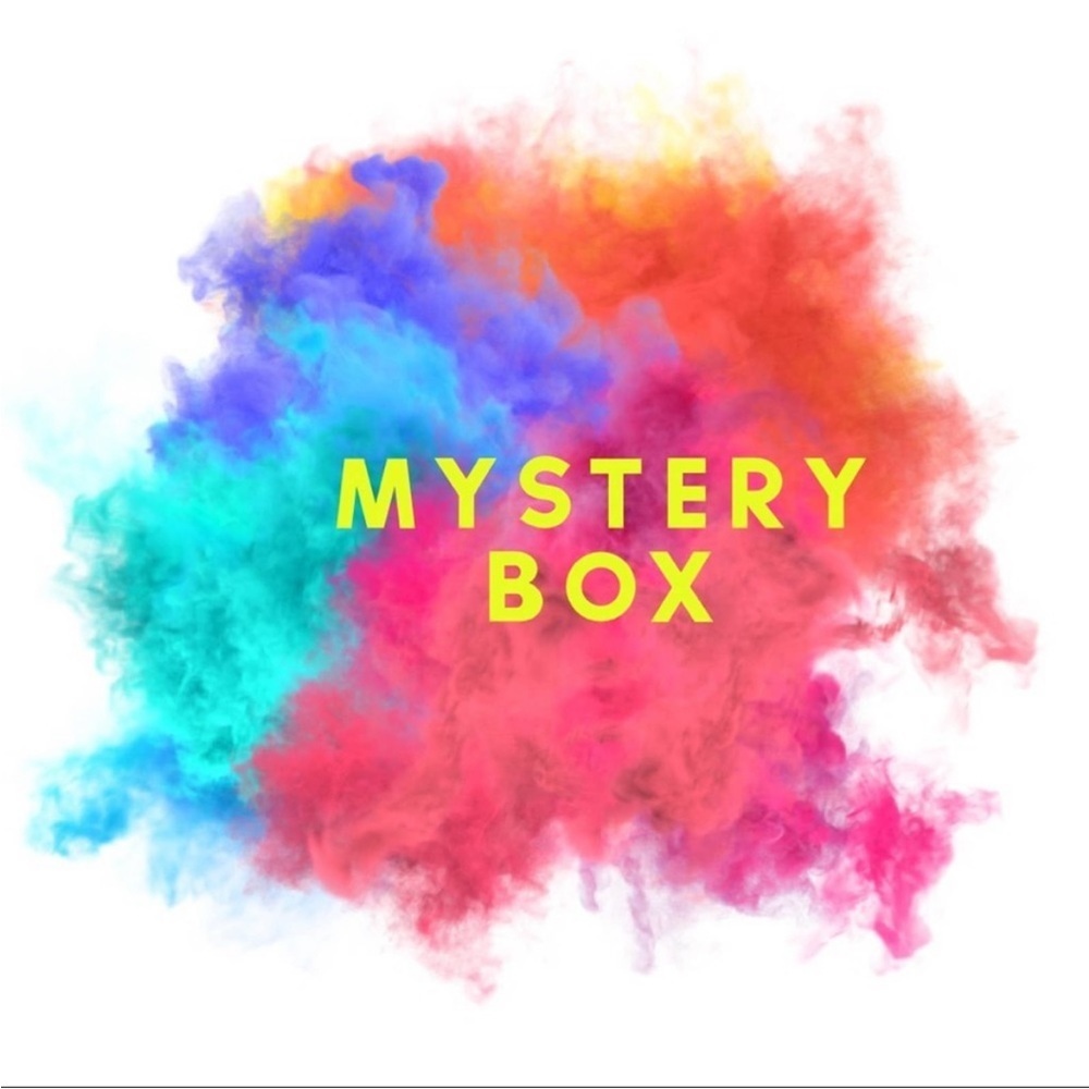 ⭐ 15-Piece Women’s Mystery Box – Reseller or Wardrobe Refresh ⭐